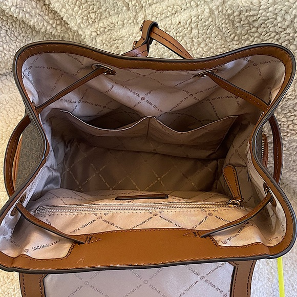 Michael Kors Backpack purse - like new - Picture 15 of 16